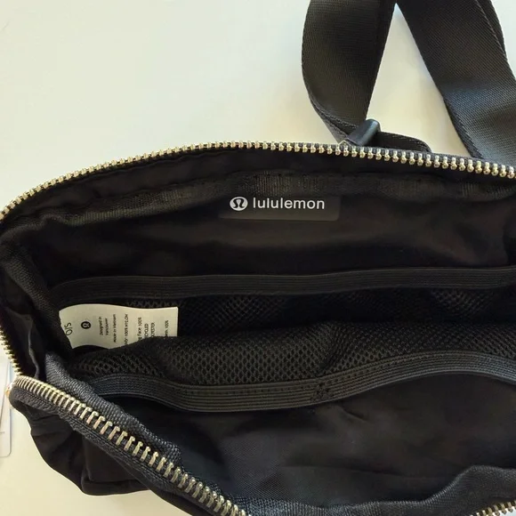 Lululemon Everywhere Belt Bag Large 2L Metal Hardware - Picture 5 of 7